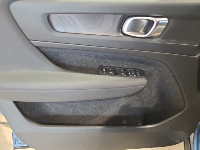 Volvo XC40 XC40 Navi LED Klima Standhzg Einparkhilfe el. Fenster