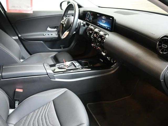 Mercedes-Benz A 180 A 180 d