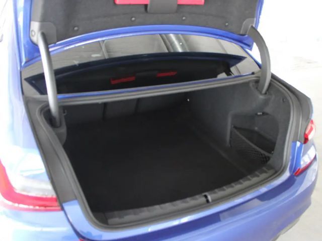 BMW 320 320d M-Sport Sedan xDrive