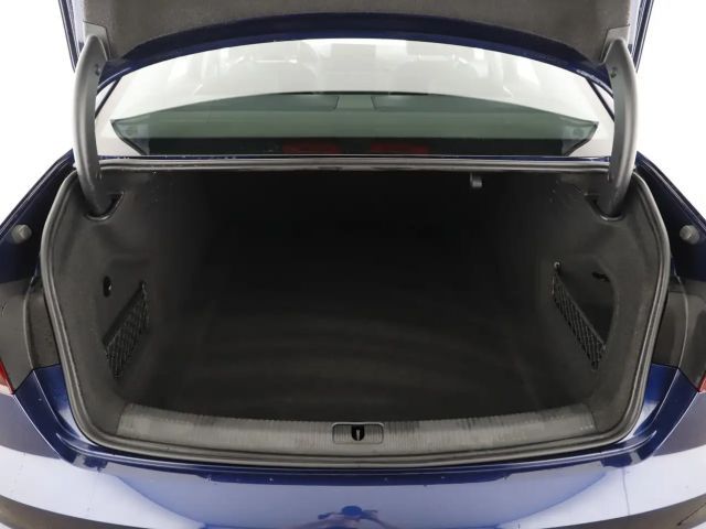 Audi A4 30 TDI Sedan