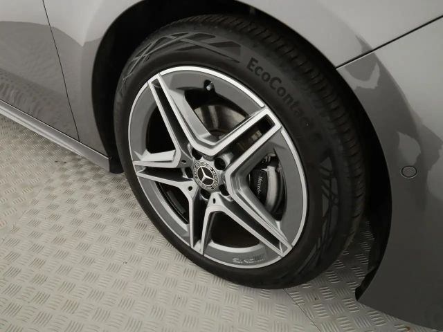 Mercedes-Benz A 200 A 200 d AMG Line