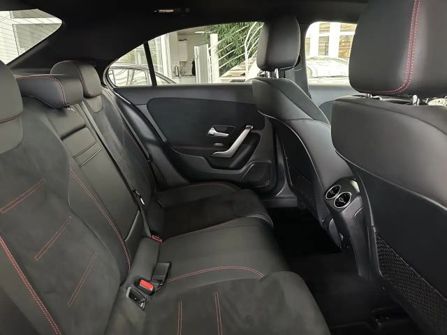 Mercedes-Benz A 250 A 250 e AMG Line