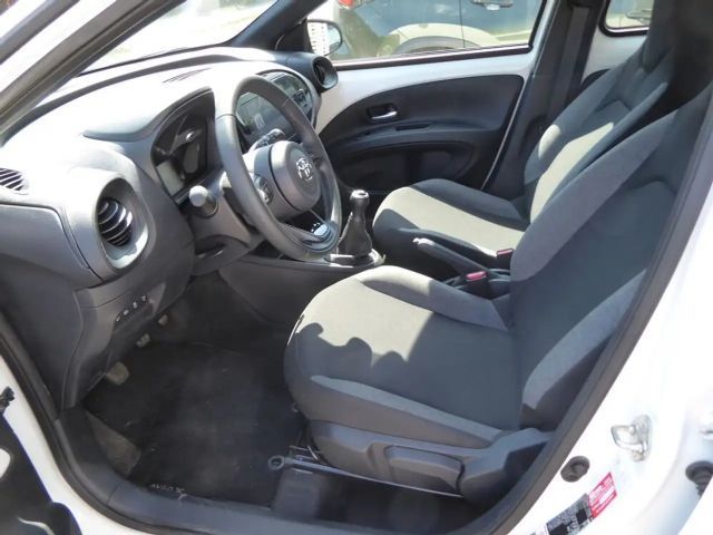 Toyota Aygo X Hatchback Play VVT-i