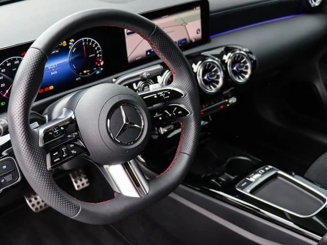 Mercedes-Benz A 250 A 250 e AMG Line