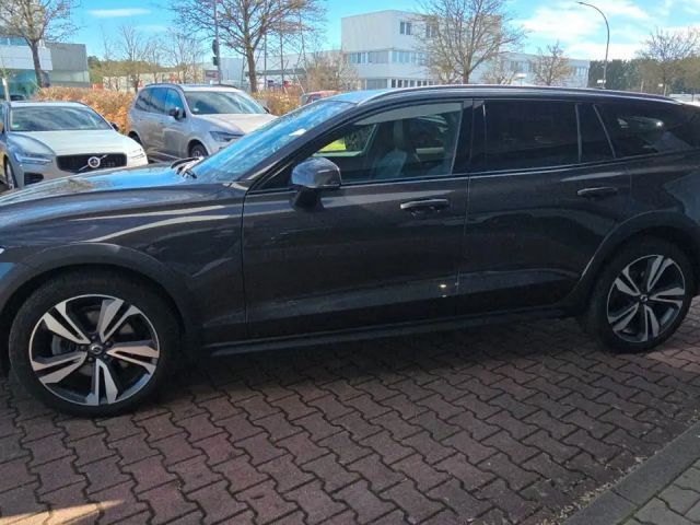 Volvo V60 Cross Country AWD Plus