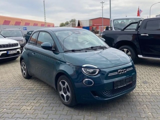 Fiat 500e Action