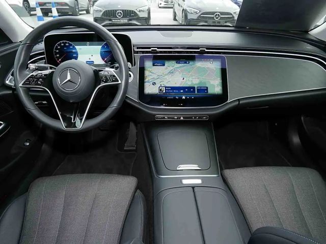 Mercedes-Benz E 220 AVANTGARDE E 220 d Sedan