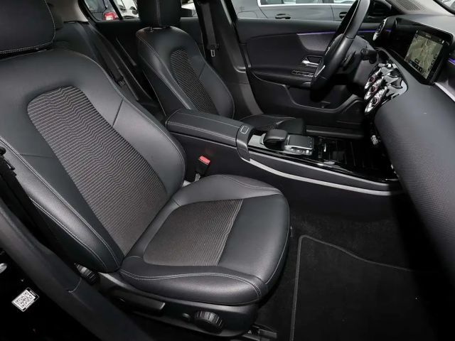 Mercedes-Benz A 200 A 200 d