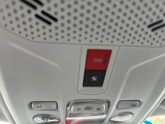 Peugeot E-2008 Allure Pack