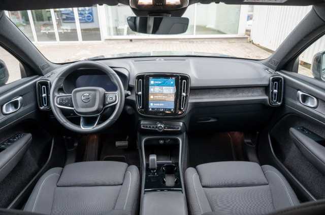Volvo XC40 Core Recharge
