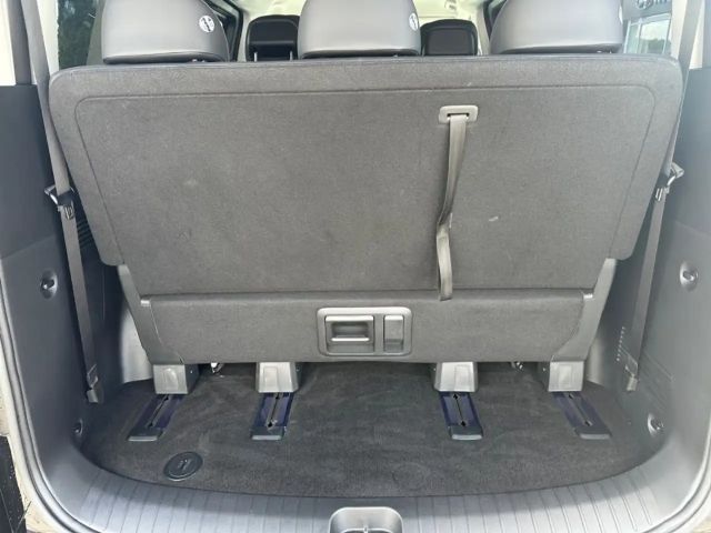 Hyundai Staria Signature