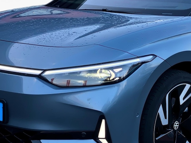 Volkswagen ID.7 340PS NP.75T ACC.5J-G.WÄRMEPUMPE.AHK.AREA-VIEW.NAVI.HUD.LED.LKRD-HZG