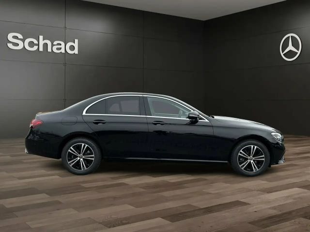 Mercedes-Benz E 200 AVANTGARDE Sedan
