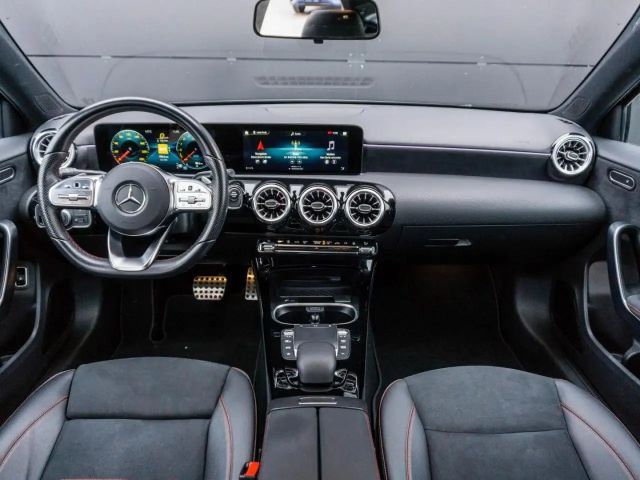 Mercedes-Benz A 250 A 250 e AMG Line