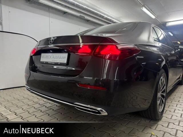 Mercedes-Benz E 200 AVANTGARDE Sedan