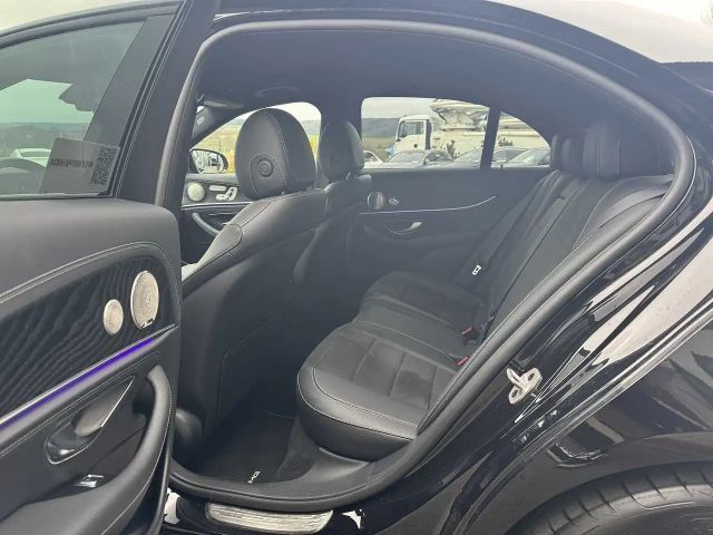 Mercedes-Benz E 220 AMG Line E 220 d Sedan