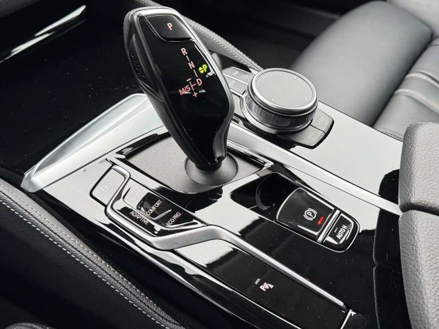 BMW 530 530i Luxury Line Touring xDrive