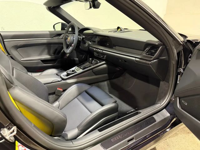 Porsche 992 4 Cabrio GTS Targa