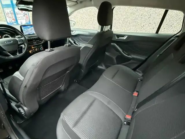 Ford Focus Cool & Connect Wagon