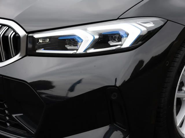 BMW 320 320i M-Sport Sedan xDrive