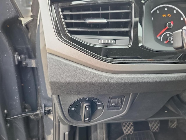 Volkswagen Polo Polo 1.0     CL   BT070 TSIM5F