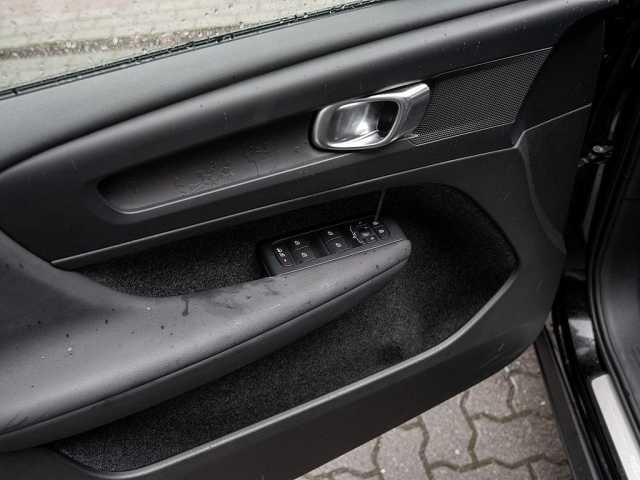 Volvo XC40 Core Recharge