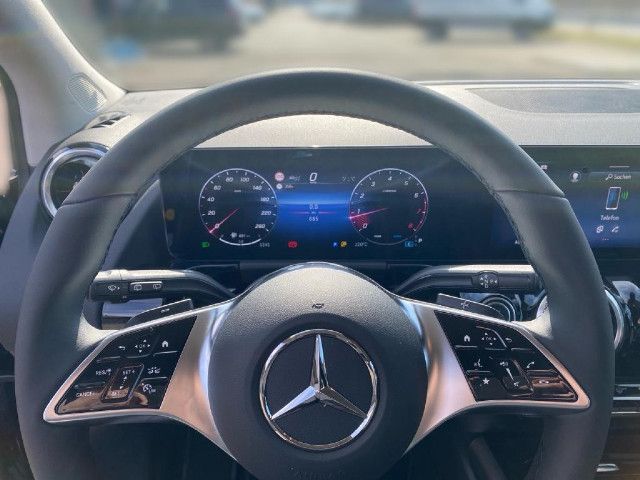 Mercedes-Benz B 180 Sedan