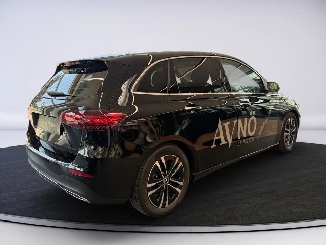 Mercedes-Benz B 180 Sedan