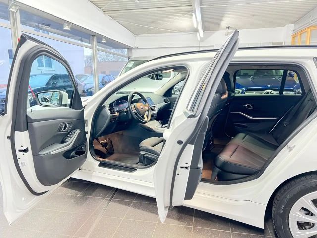 BMW 330 330e Touring