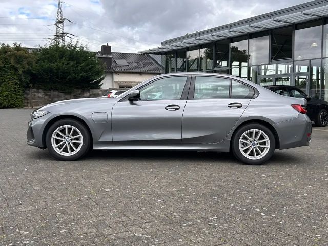 BMW 330 330e Sedan xDrive