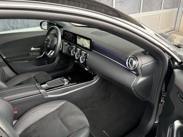 Mercedes-Benz CLA 200 AMG Line Coupé