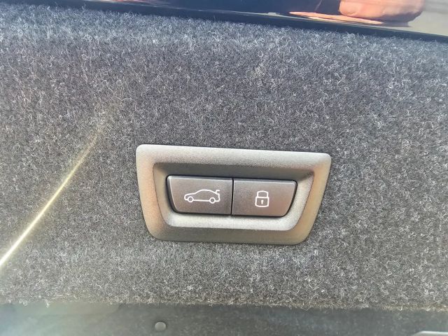 BMW 330 330e M-Sport Sedan xDrive