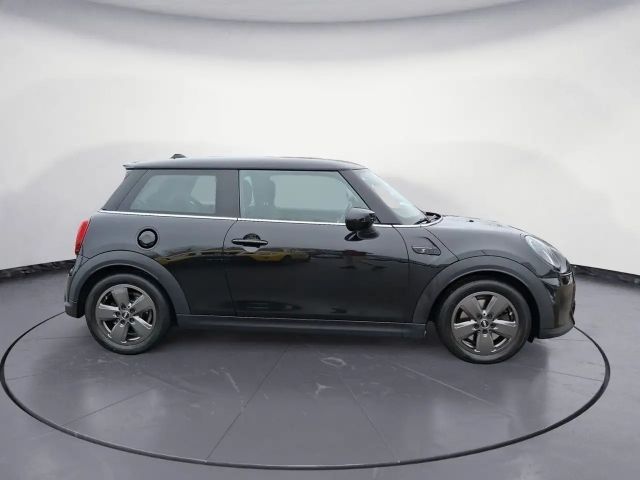 MINI Cooper S Essential Trim CarPlay Sportsitze PDC