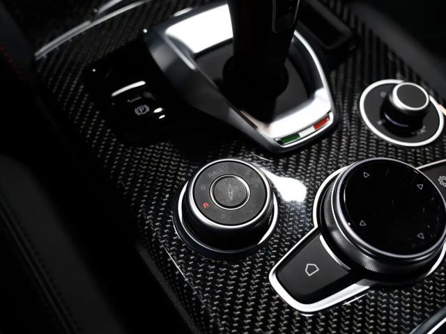 Alfa Romeo Stelvio Carbon Q4 Quadrifoglio