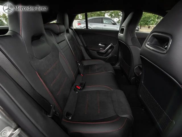 Mercedes-Benz CLA 200 AMG Line