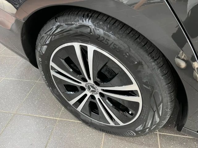 Mercedes-Benz E 220 AVANTGARDE E 220 d Estate