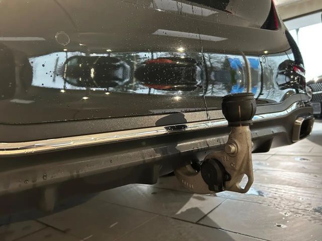 Mercedes-Benz C 200 AMG Line Sedan