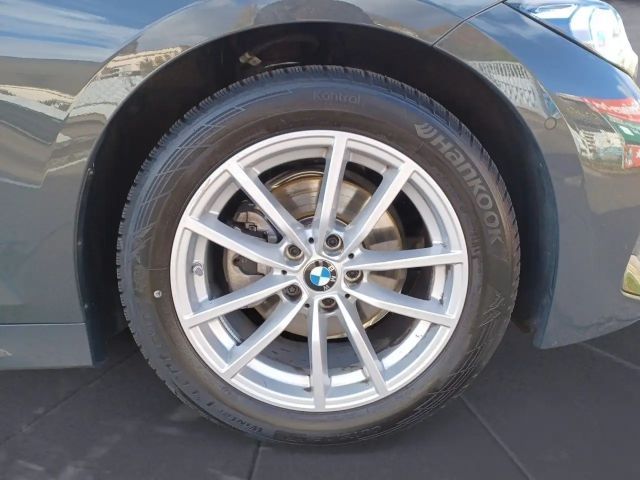 BMW 320 320i M-Sport Sedan