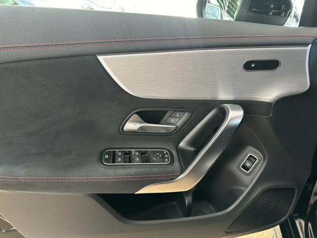 Mercedes-Benz CLA 200 AMG Line