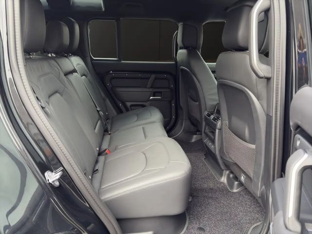 Land Rover Defender 110 D250 Dynamic SE