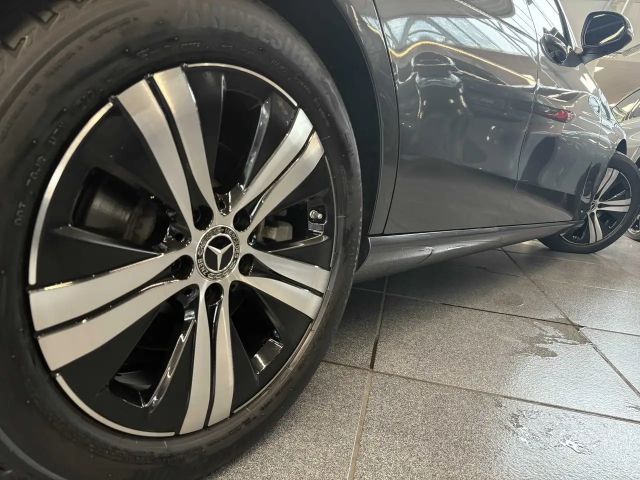 Mercedes-Benz C 300 4MATIC AVANTGARDE Sedan