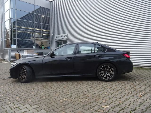 BMW 320 320i M-Sport Sedan