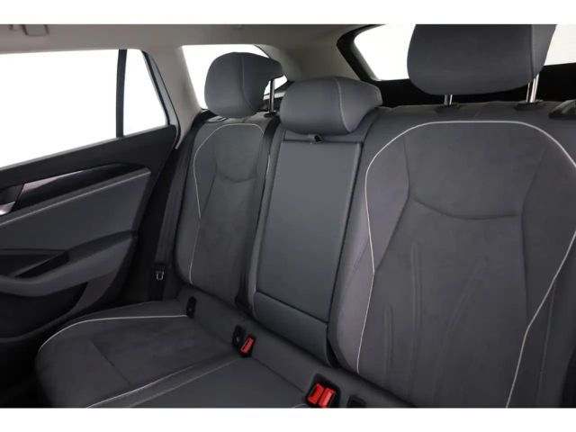 Volkswagen Passat 1.5 eTSI Business DSG