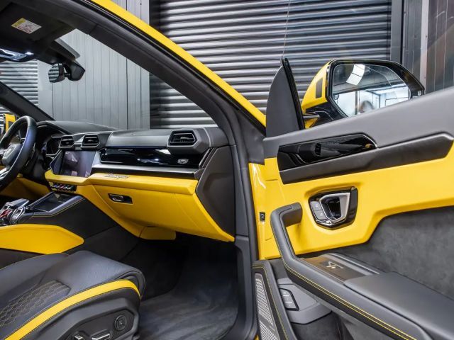 Lamborghini Urus Urus SE + B&W + Panorama + Massage seats + Ambient
