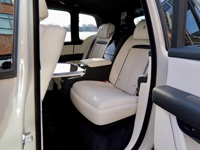 Rolls-Royce Cullinan Cullian Black Badge 2026  4 Seats I star headliner