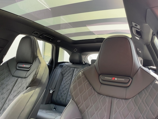 Audi A6 Avant Quattro S-Tronic