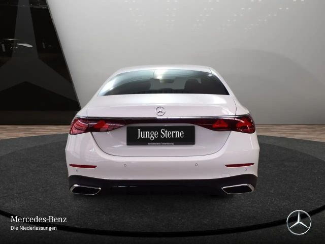 Mercedes-Benz E 200 AMG Line Sedan