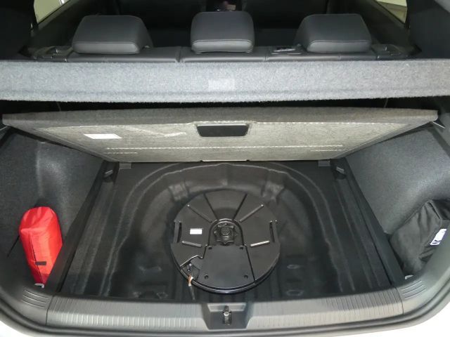 Volkswagen Golf 1.5 eTSI DSG R-Line