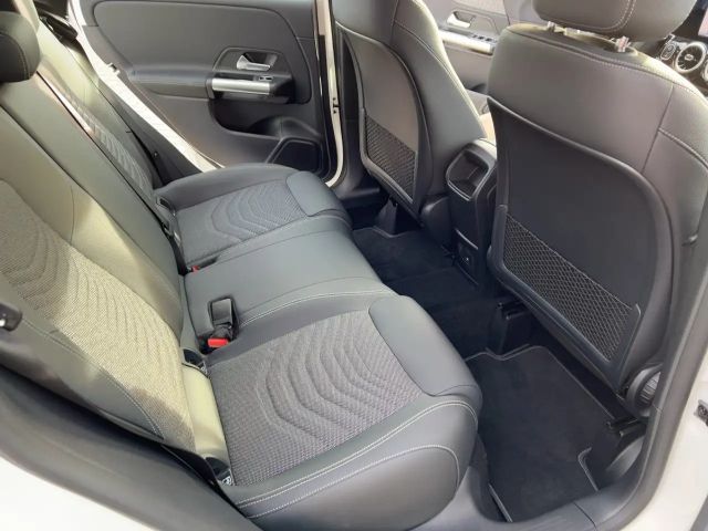 Mercedes-Benz B 180 Progressive Sedan