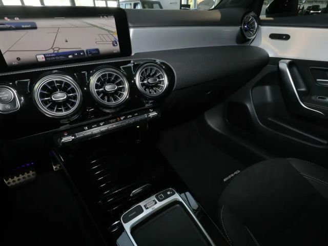 Mercedes-Benz A 180 AMG Line